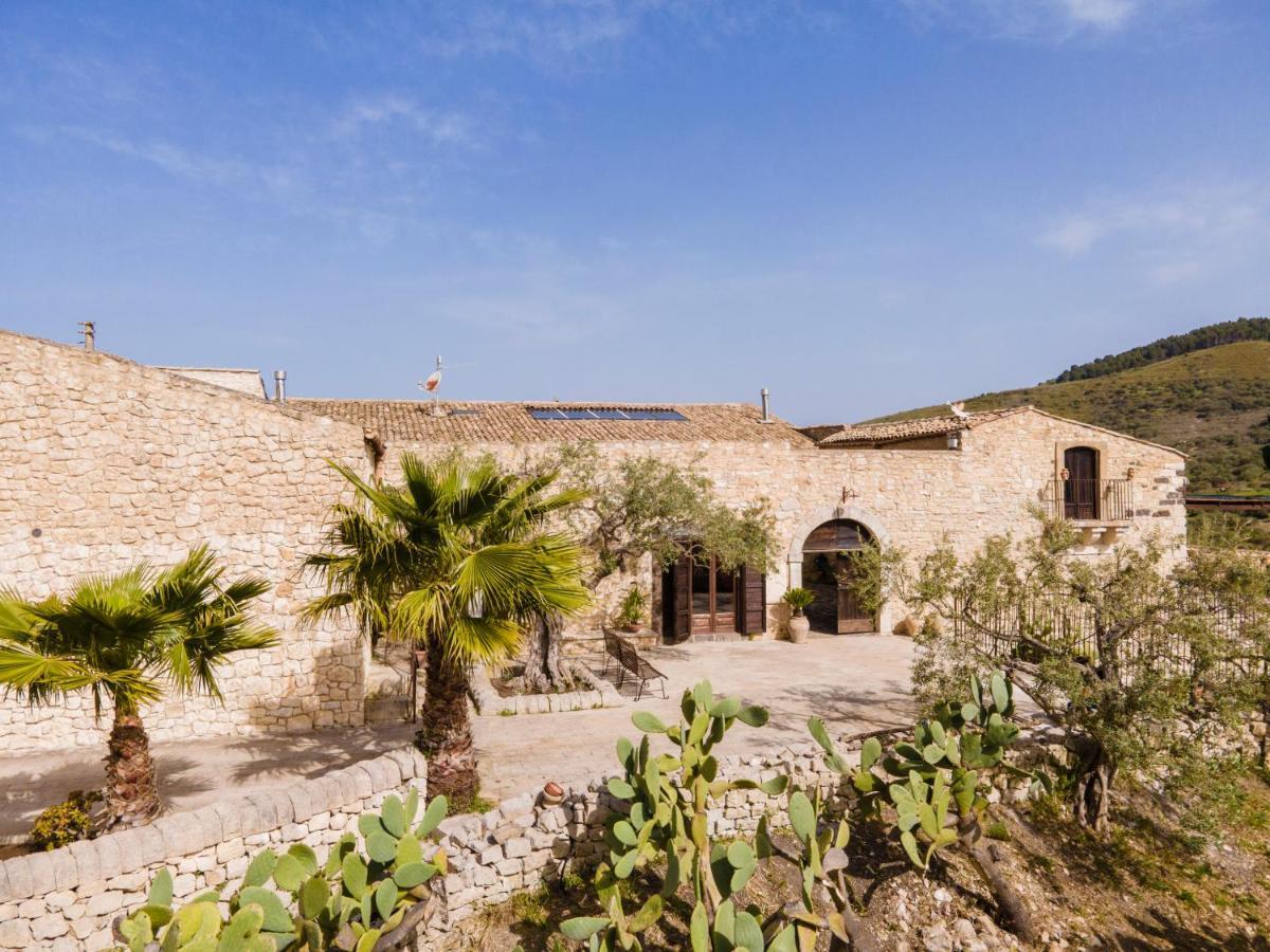 Masseria Fortificata Lo Zafferaneto Hotel Buccheri Exterior photo