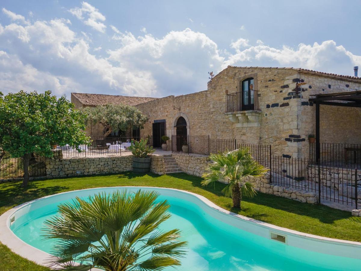 Masseria Fortificata Lo Zafferaneto Hotel Buccheri Exterior photo